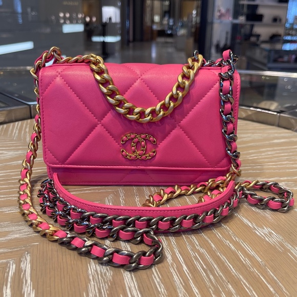 CHANEL BAG - PINK - Spring 2023 - Bag/Wallet - Great Condition - Picture 1 of 12
